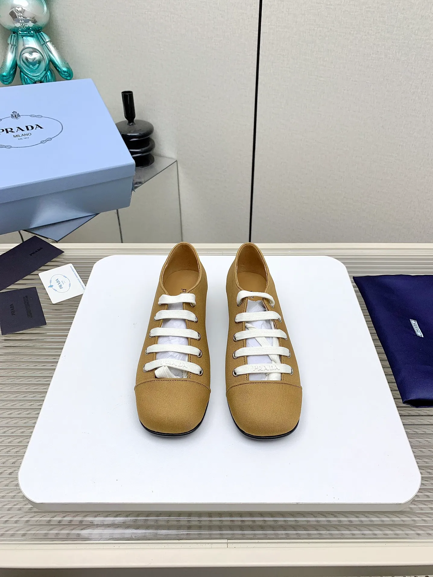 👟👟Ex-factory price 620👟👟 (Higher version) Prada 25/Spring and Summer Catwalk New lace-up hollow shoelace Mary Jane thick heel shoes This year’s lace-up element is super popular and really fashionable. I am obsessed with the appearance and comfort! The salty or sweet doll head design is full of girlishness. It is retro and playful yet elegant. The key is that it is easy to wear. ✔️Upper: original customized fabric ✔️Inner: sheepskin ✔️Outsole: genuine leather outsole imported from Italy ✔️Size: #35-41 (40.41 custom-made, non-refundable)